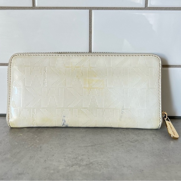 Michael Kors Patent / Saffiano Leather Wallet - Picture 2 of 11